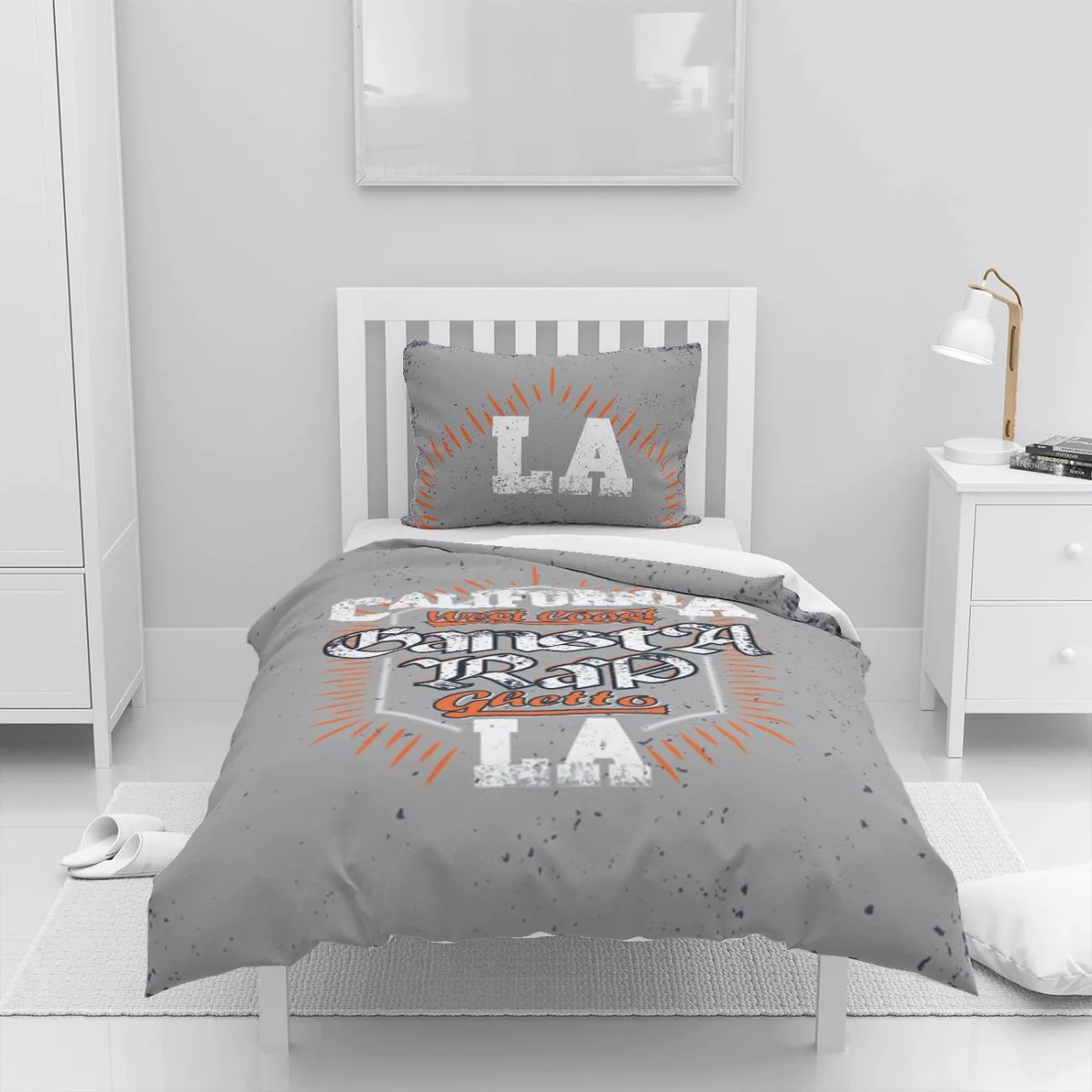 LA temalı grafik Nevresim Takımı | Gri LA yazısı, turuncu ışınlar Desenli