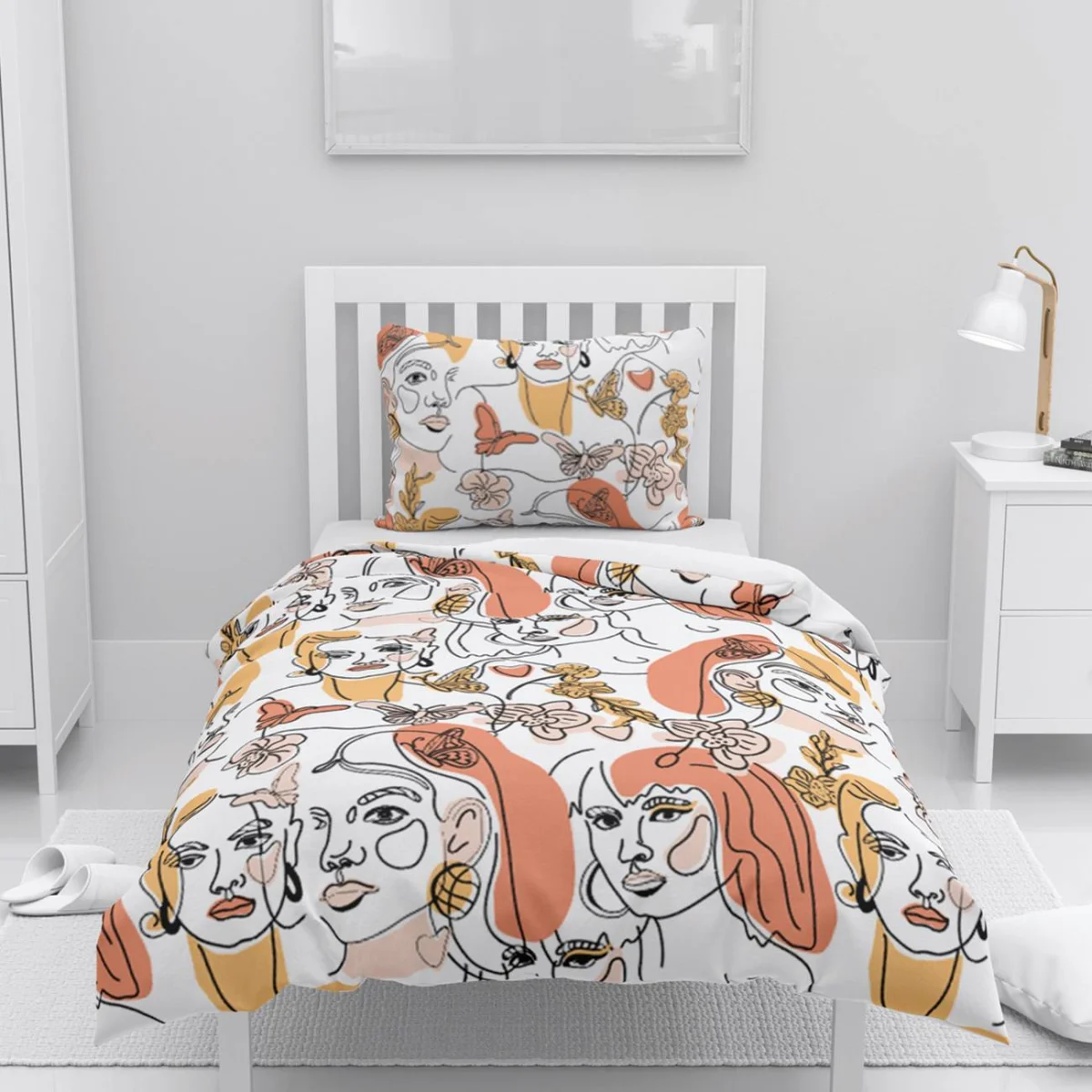 Soyut kadın yüzleri Nevresim Takımı | Beyaz Kelebekler, çiçekler Desenli