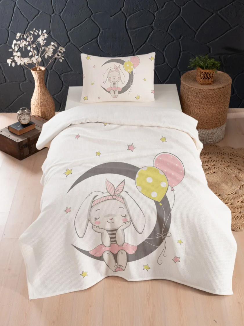 Tavşan Pike Örtü | Beyaz ay, yıldızlar Desenli