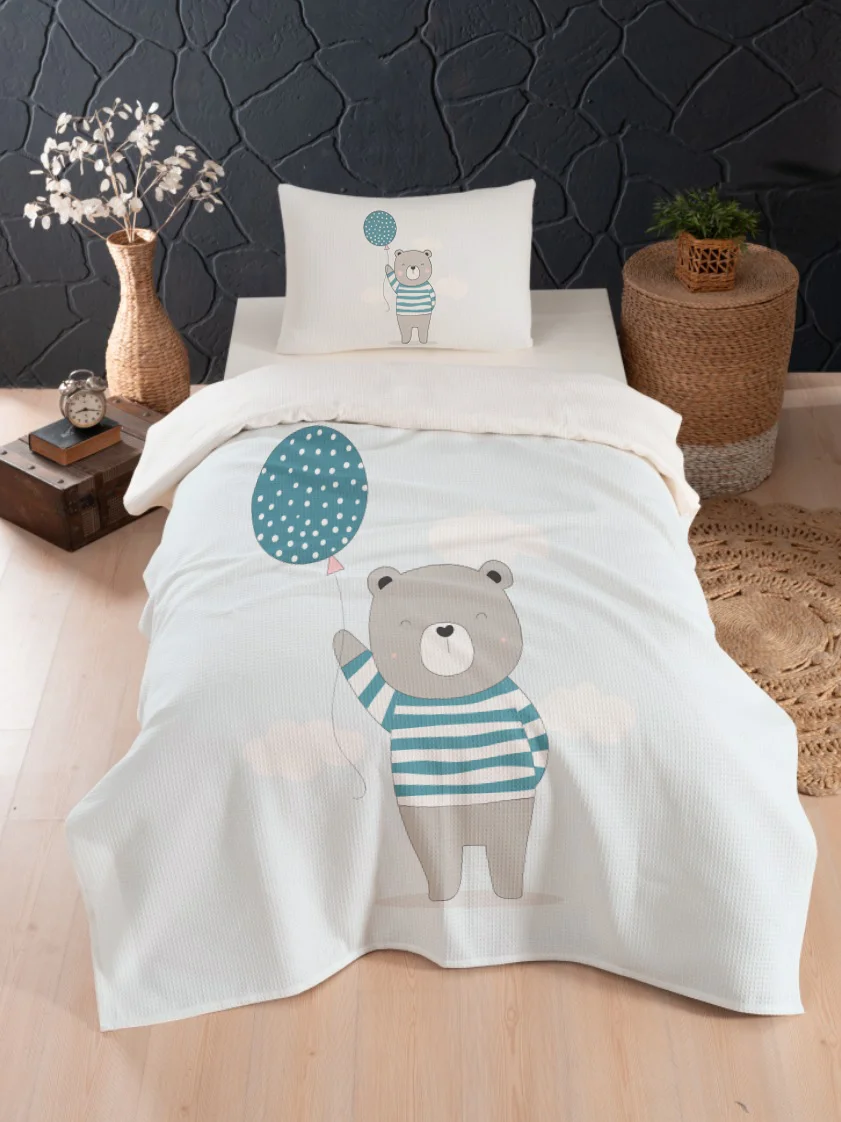 Ayıcık Pike Örtü | Mavi bulutlar, balon Desenli