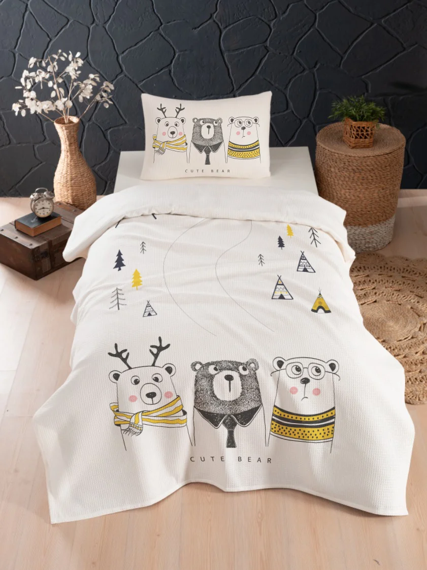 Ayılar Pike Örtü | Beyaz Dağlar, ağaçlar Desenli