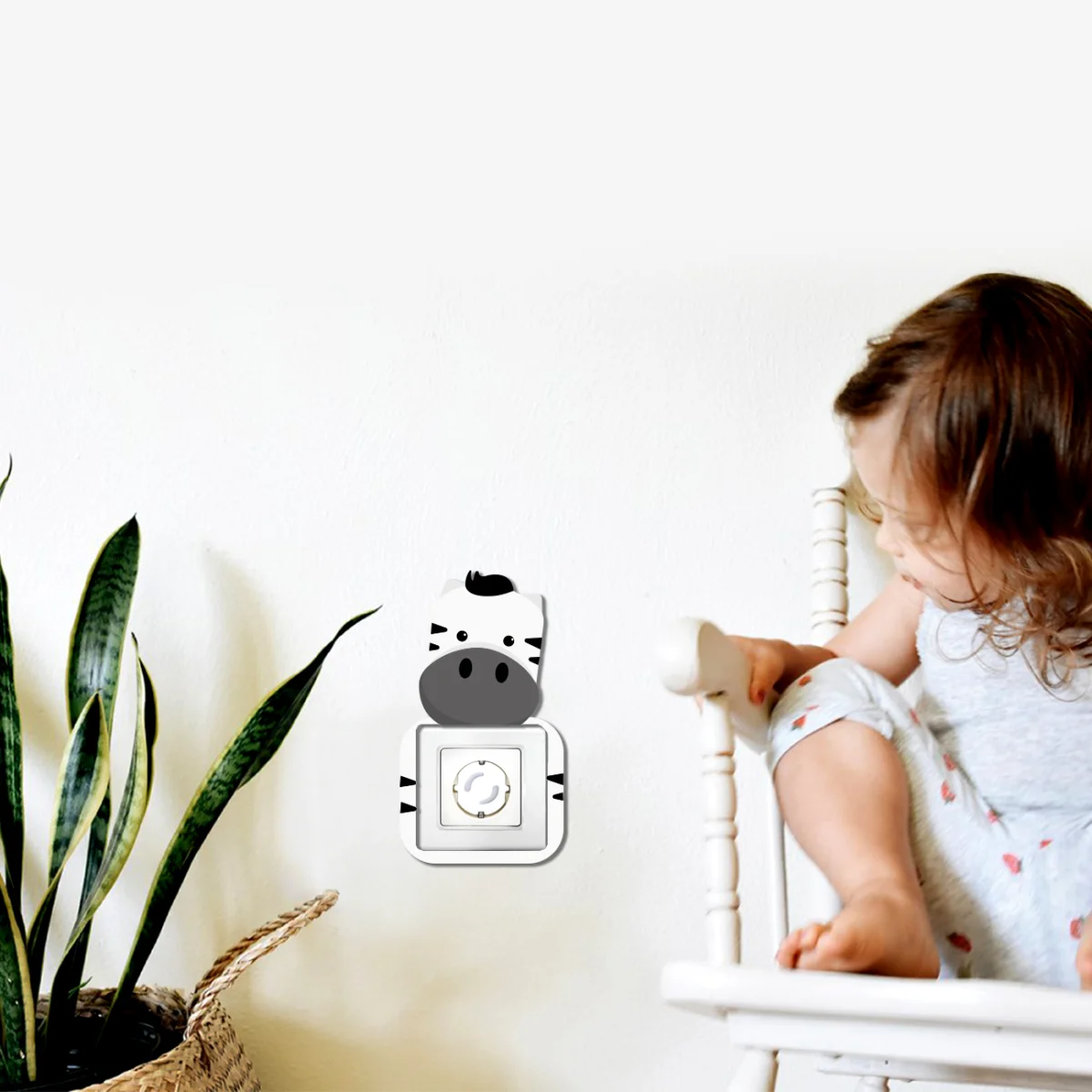 Orman Hayvanları Priz Kapağı | Beyaz zebra çizgileri, siyah yele Desenli