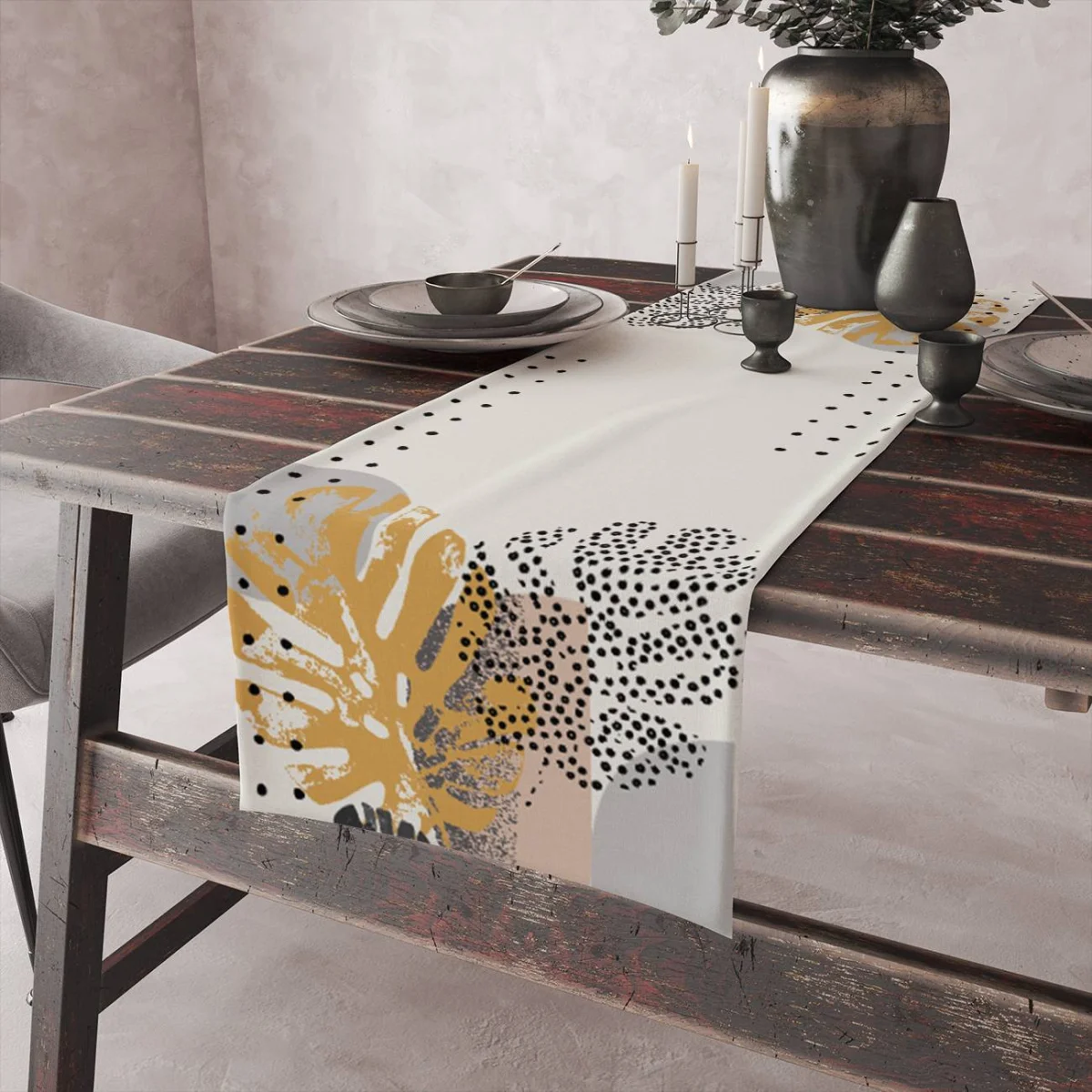 Soyut botanik Runner Yolluk | Hardal sarısı soyut şekiller, botanik yapraklar Desenli