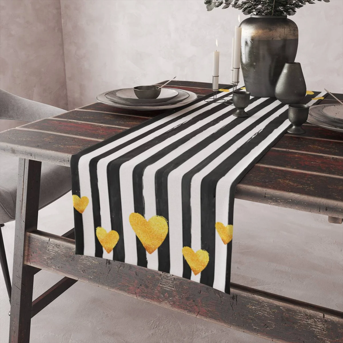 Kalp, Aşk Runner Yolluk | Beyaz Altın rengi kalpler, siyah beyaz çizgiler Desenli