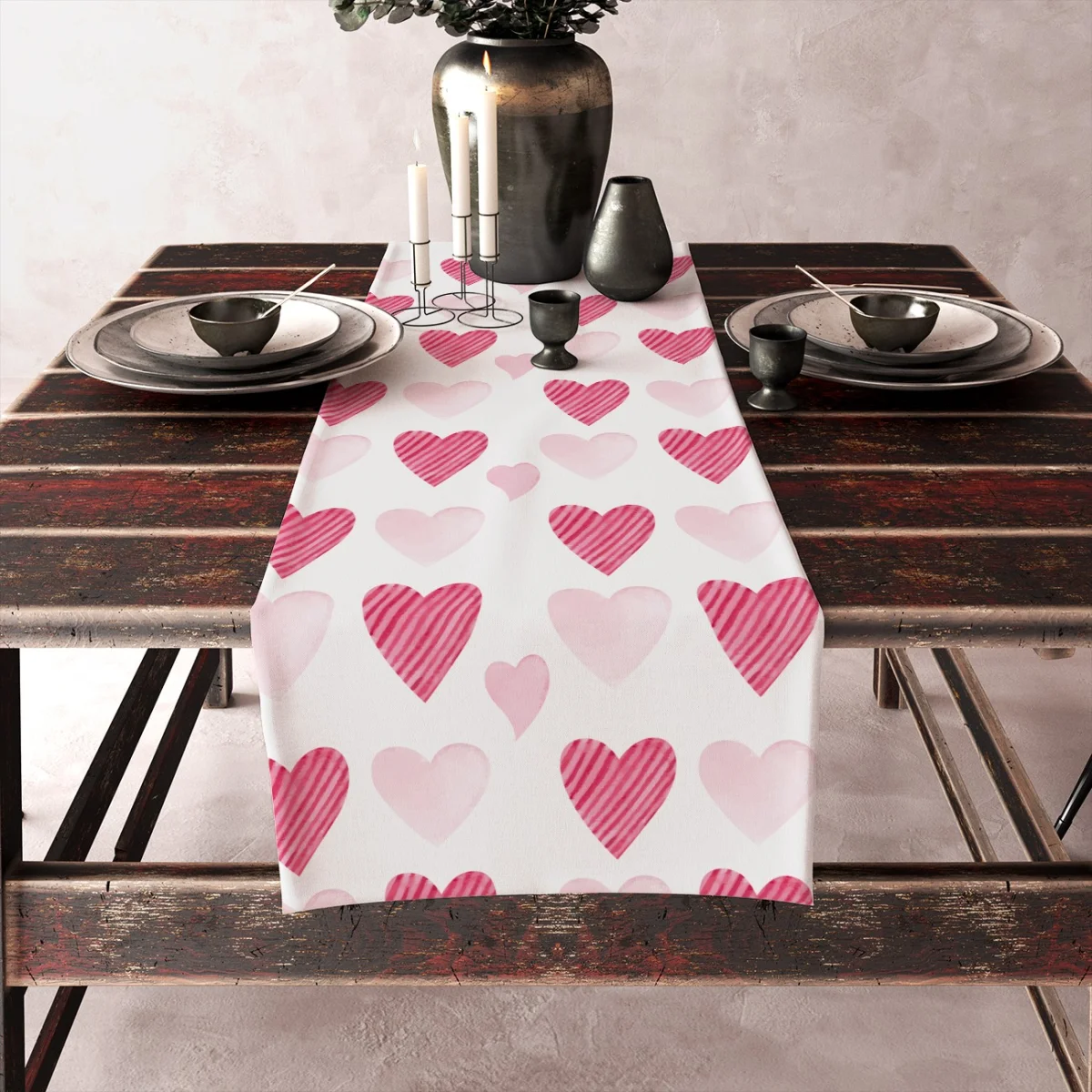 Kalp Runner Yolluk | Beyaz pembe ve kırmızı kalpler, çizgili Desenli