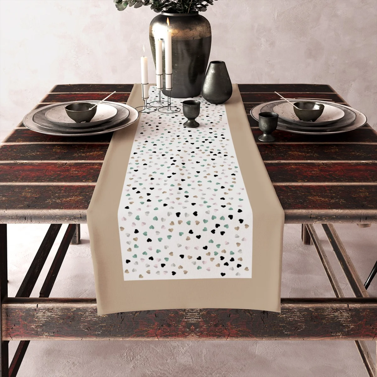 Kalp Runner Yolluk | Beyaz dağınık pastel ve siyah kalpler, love yazısı Desenli