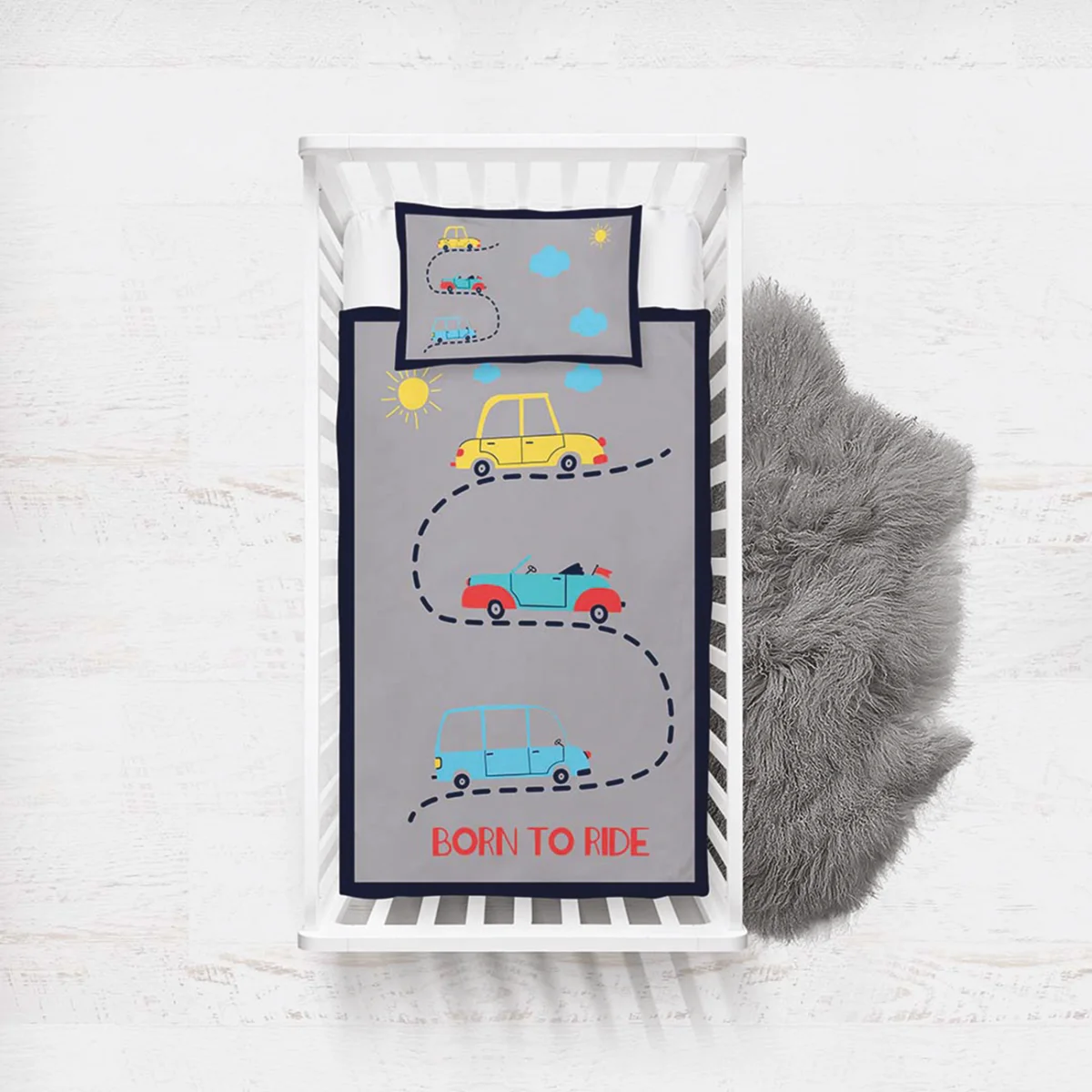 Arabalar Yatak Örtüsü ve Pike | Gri güneş, bulutlar Desenli