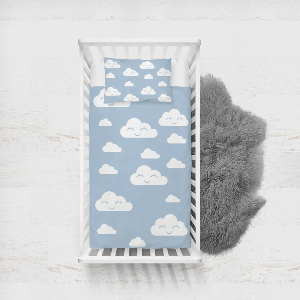 Bulutlar Yatak Örtüsü ve Pike | Mavi Gülümseyen yüzlü beyaz bulutlar Desenli