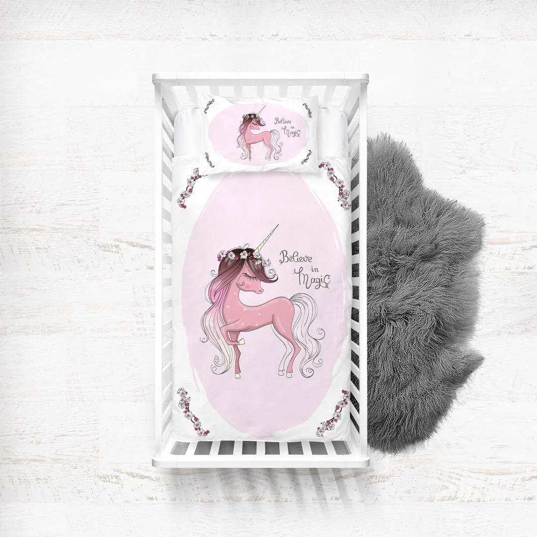 Unicorn Yatak Örtüsü ve Pike | Pembe Unicorn, çiçekler Desenli