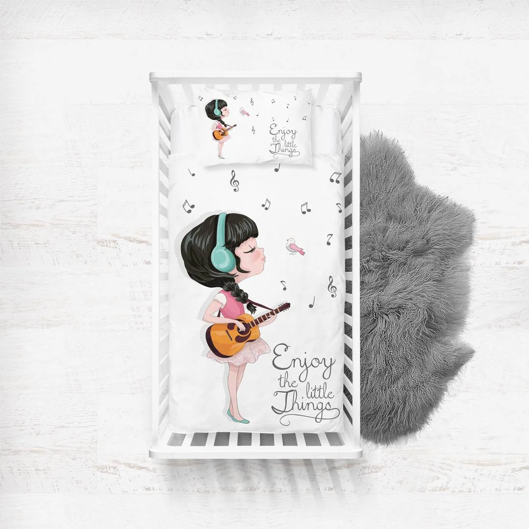 Müziksever Kız Yatak Örtüsü ve Pike | Beyaz müzik notaları, kuş Desenli