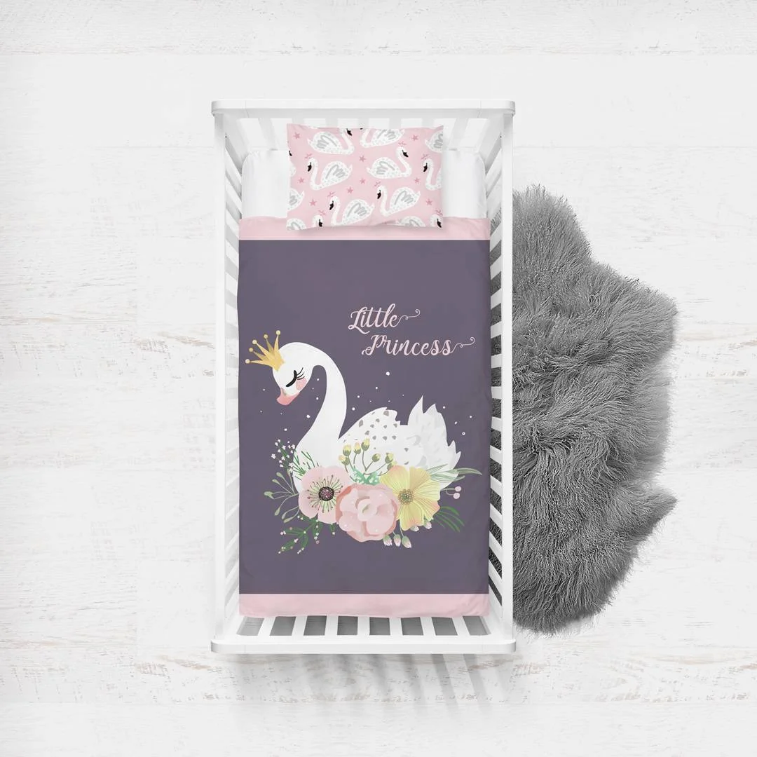 Kuğu Prenses Yatak Örtüsü ve Pike | Mor taç, çiçekler Desenli