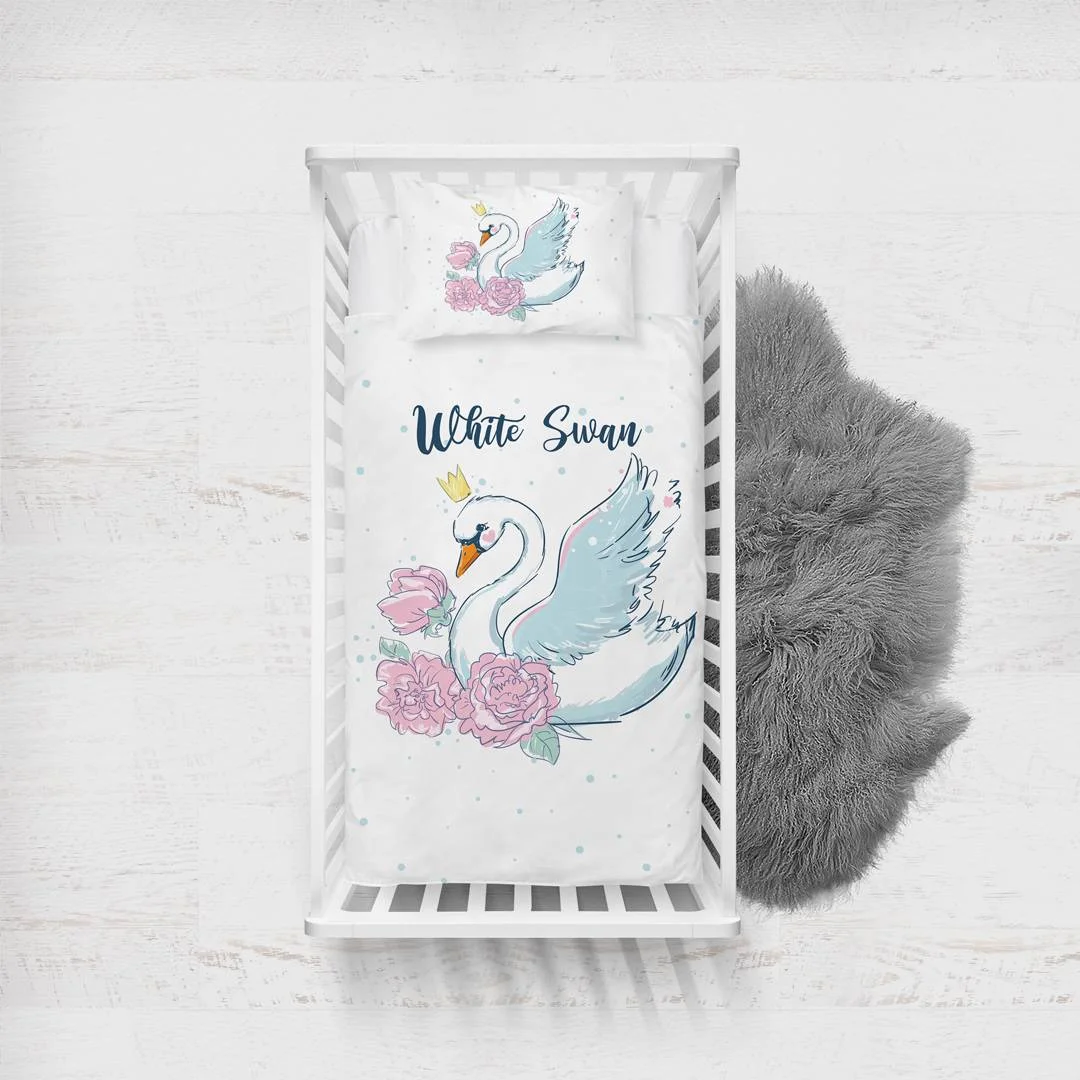 Kuğu Yatak Örtüsü ve Pike | Beyaz taç, pembe çiçekler Desenli