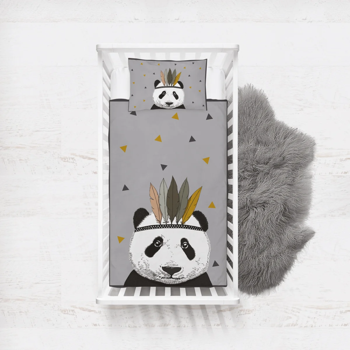 Panda Yatak Örtüsü ve Pike | Gri tüylü taç, sarı ve gri üçgenler Desenli