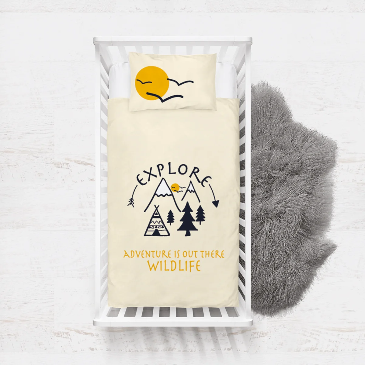 Doğa ve Macera Yatak Örtüsü ve Pike | Krem Dağlar, güneş Desenli