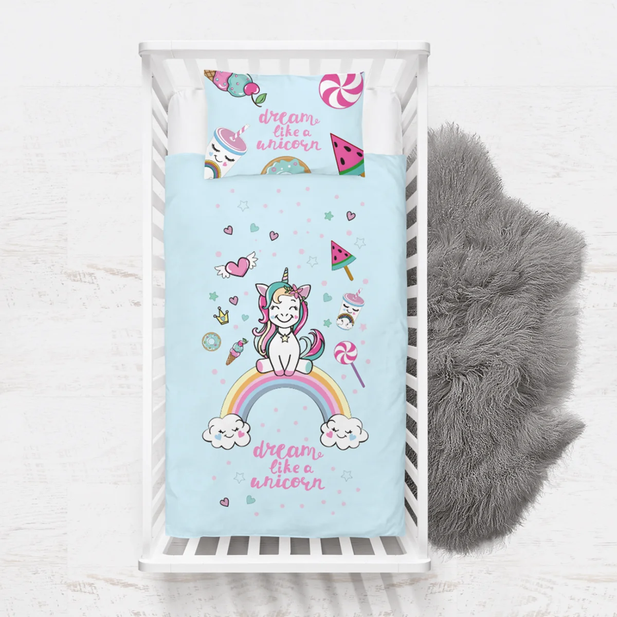 Unicorn Yatak Örtüsü ve Pike | Mavi gökkuşağı, bulutlar Desenli