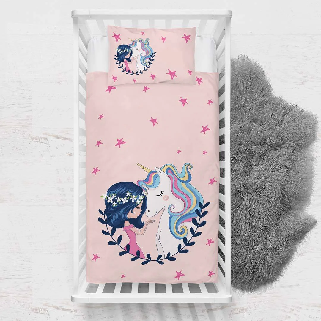 Unicorn Yatak Örtüsü ve Pike | Pembe yıldız, çiçekler Desenli