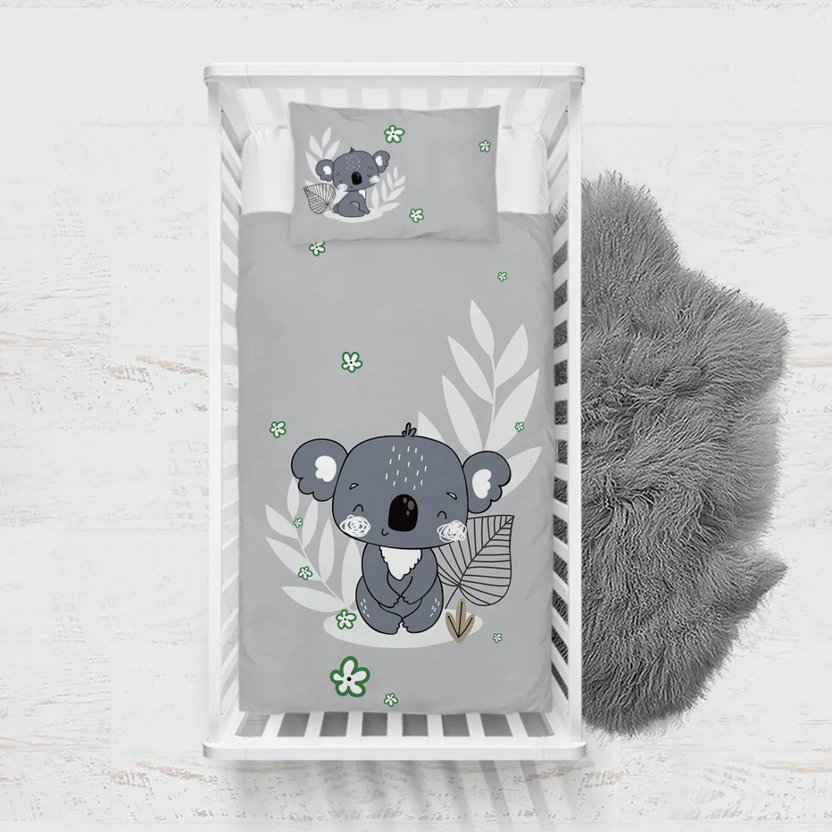 Koala Yatak Örtüsü ve Pike | Gri Yapraklar, küçük yeşil çiçekler Desenli