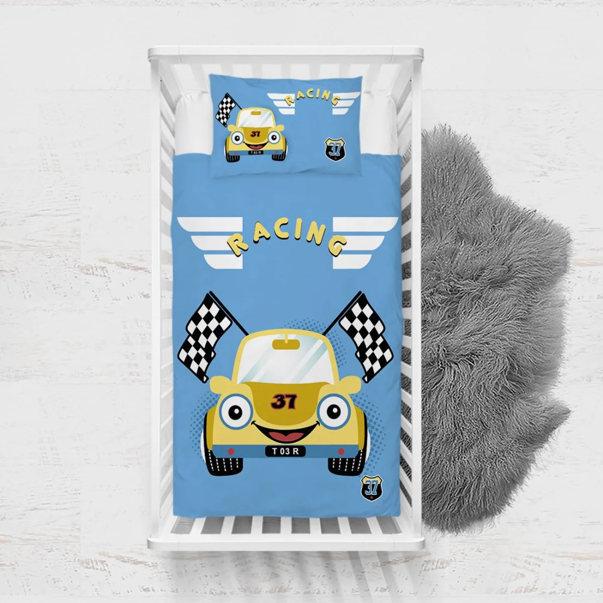 Yarış Arabası Yatak Örtüsü ve Pike | Mavi yarış bayrakları, kanatlı yazı Desenli