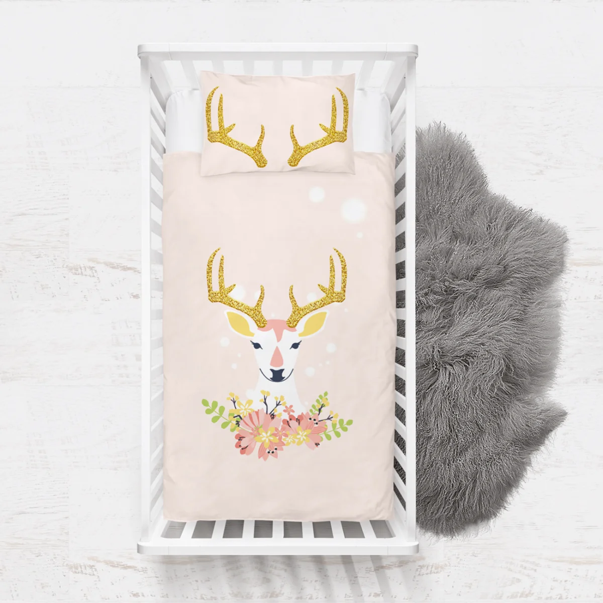 Geyik Yatak Örtüsü ve Pike | Pembe simli boynuzlar, çiçekler Desenli