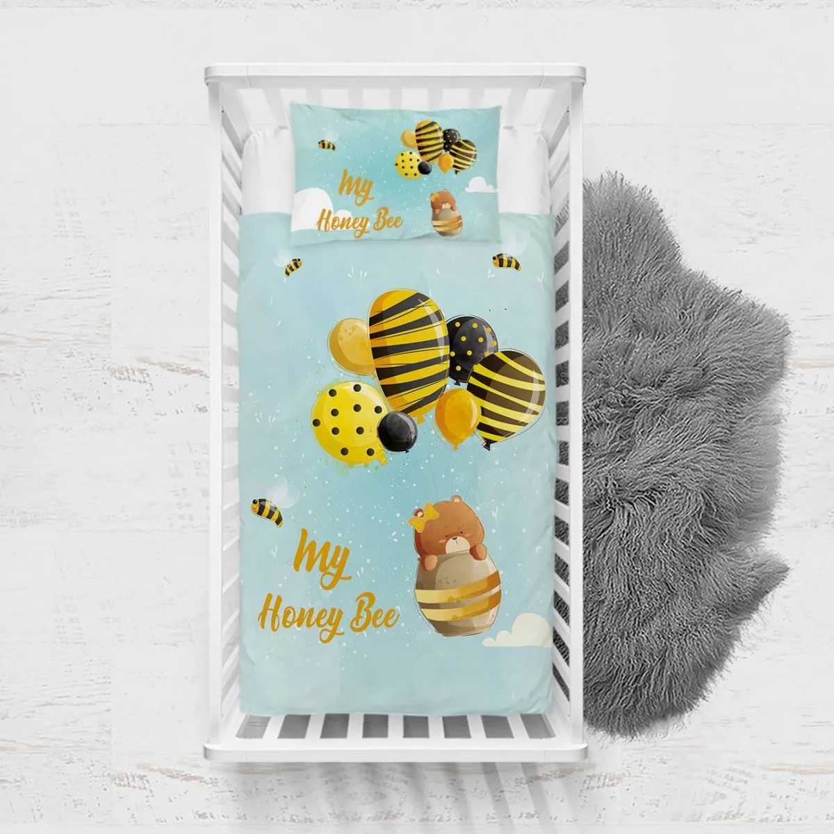 Bal Arısı ve Ayıcık Yatak Örtüsü ve Pike | Açık Mavi balon, bulut Desenli