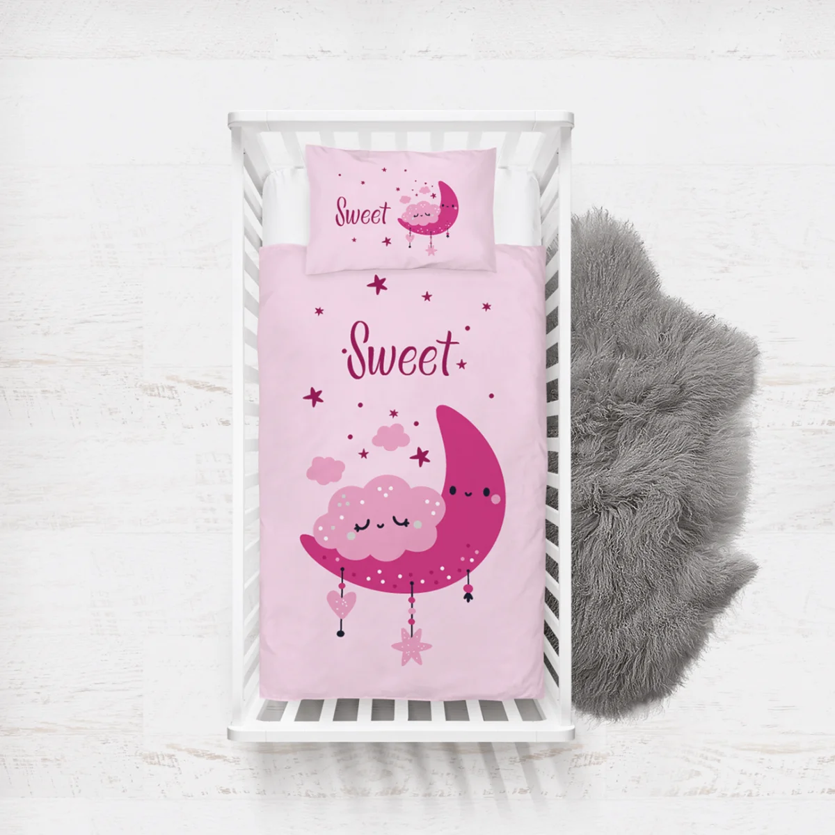 Ay ve Bulutlar Yatak Örtüsü ve Pike | Pembe yıldız, bulut Desenli