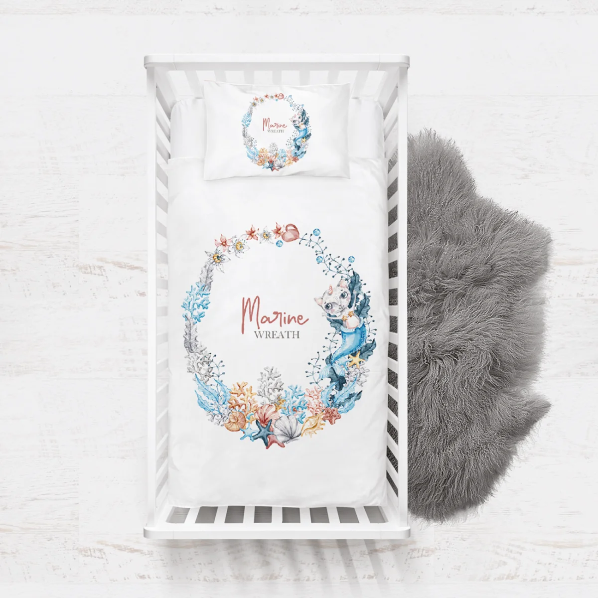 Deniz Kızı Kedi, Marine Çelenk Yatak Örtüsü ve Pike | Beyaz Mercanlar, deniz kabukları Desenli