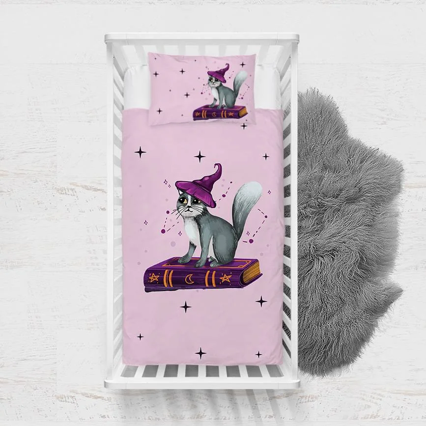 Sihirli Kedi Yatak Örtüsü ve Pike | Açık Mor Yıldızlar, ay Desenli