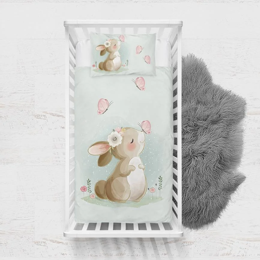 Tavşan Yatak Örtüsü ve Pike | Açık Mavi kelebekler, çiçekler Desenli