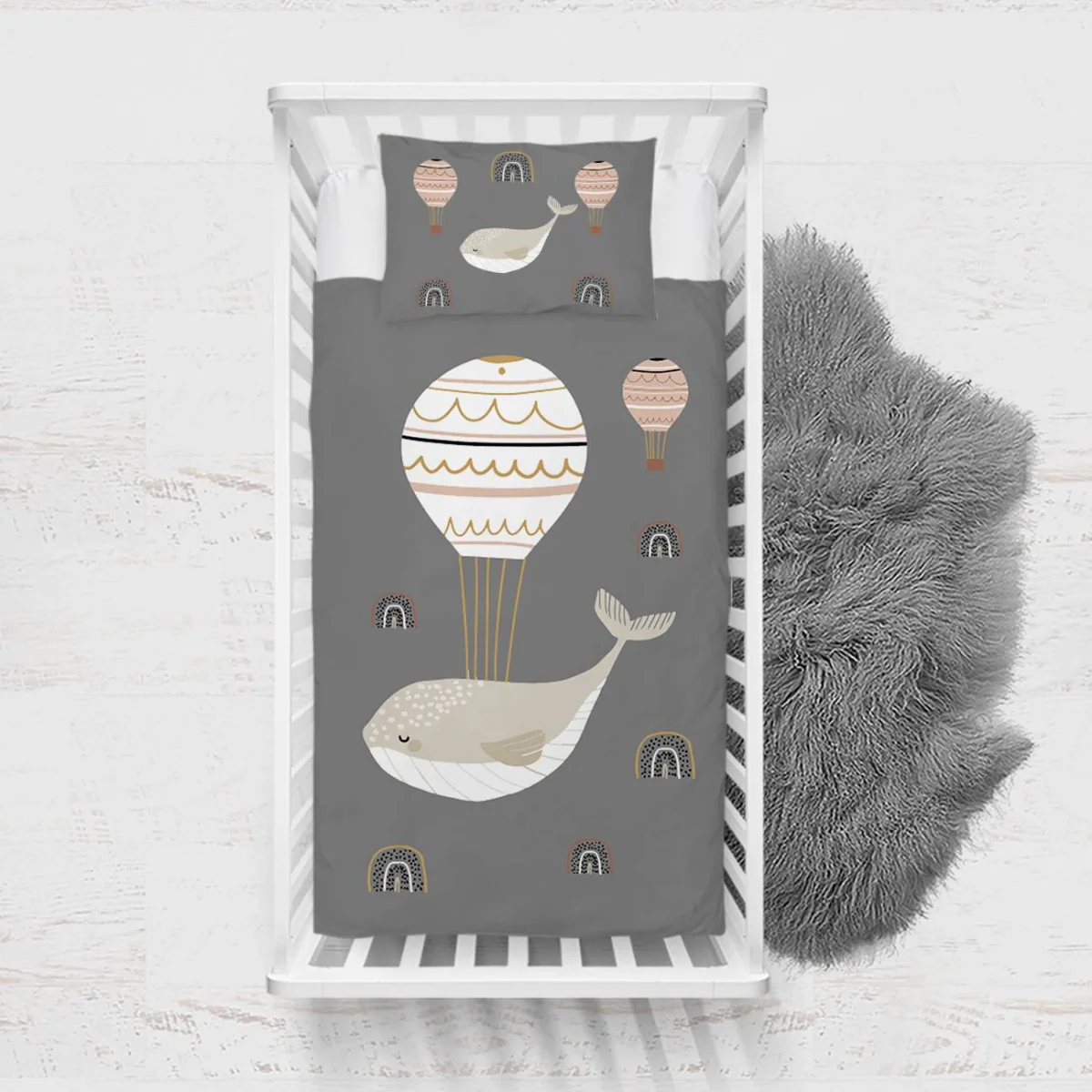 Balina ve Sıcak Hava Balonu Yatak Örtüsü ve Pike | Gri gökkuşağı, sıcak hava balonu Desenli
