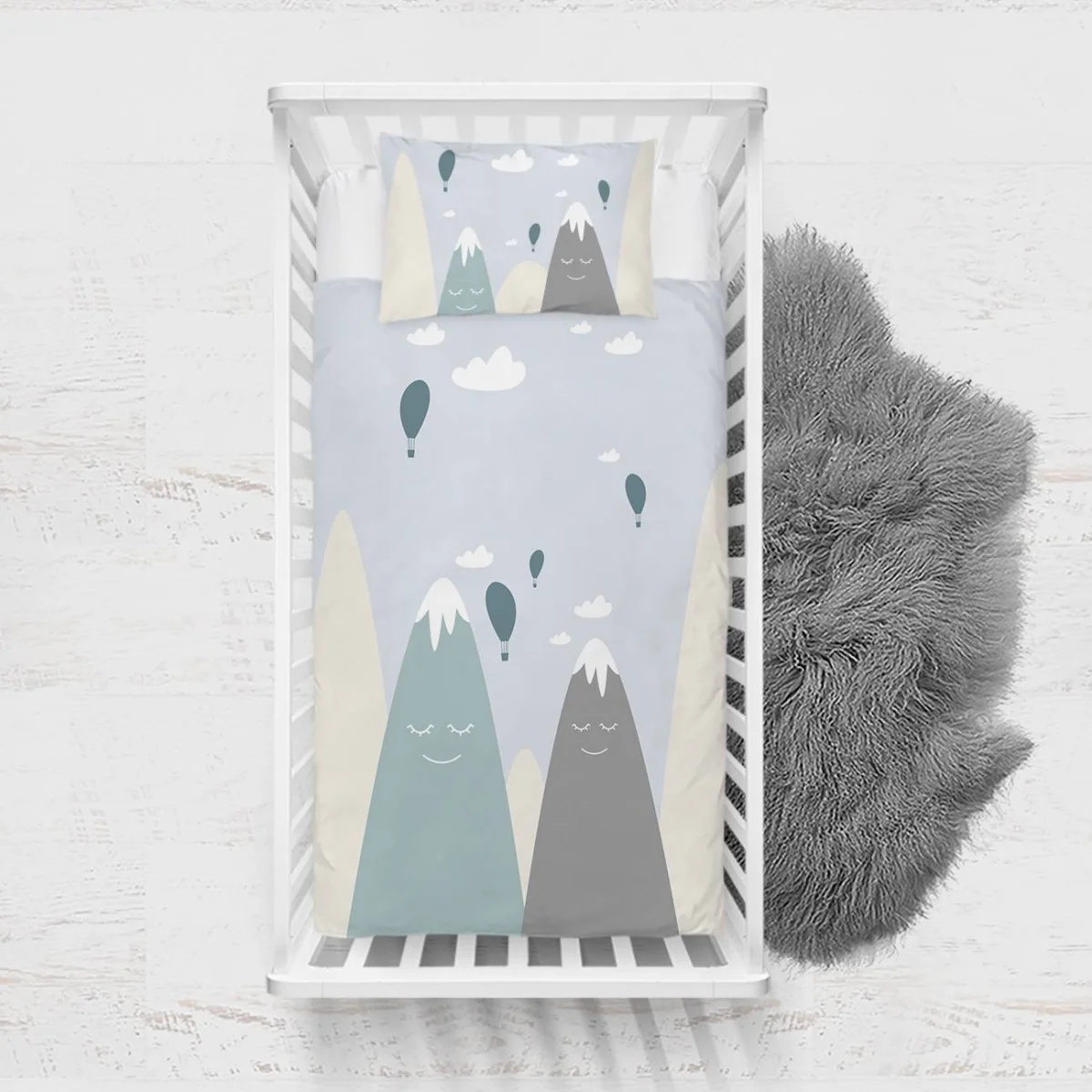 Dağlar, Balonlar Yatak Örtüsü ve Pike | Mavi Bulutlar, Gülen Yüzler Desenli