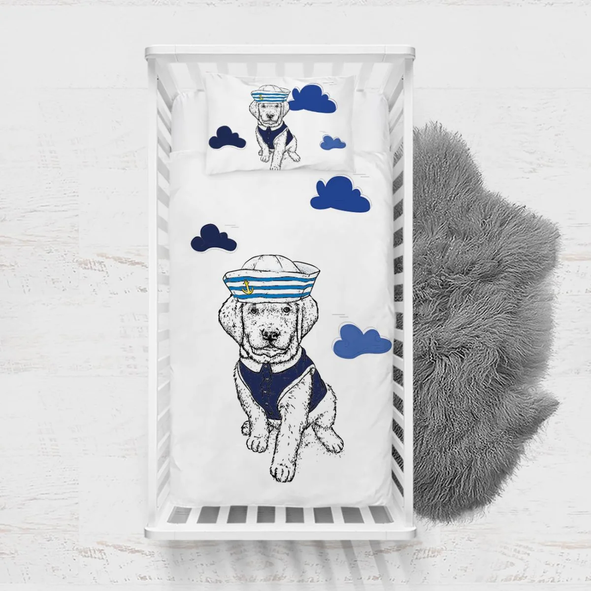 Denizci Yavru Köpek Yatak Örtüsü ve Pike | Beyaz mavi bulutlar, çapa Desenli