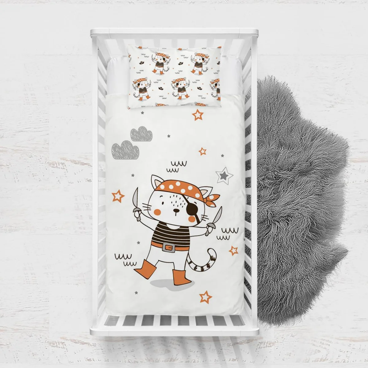 Korsan Kedi Yatak Örtüsü ve Pike | Beyaz yıldızlar, bulutlar Desenli
