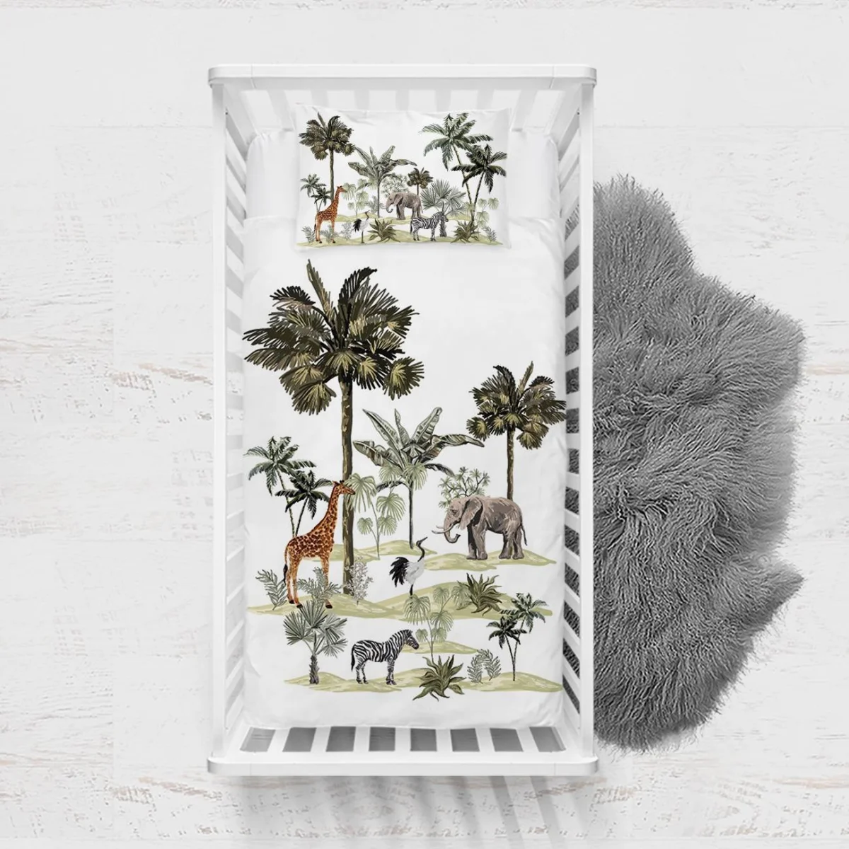 Safari Hayvanları Yatak Örtüsü ve Pike | Beyaz palmiye ağaçları, yeşil bitkiler Desenli