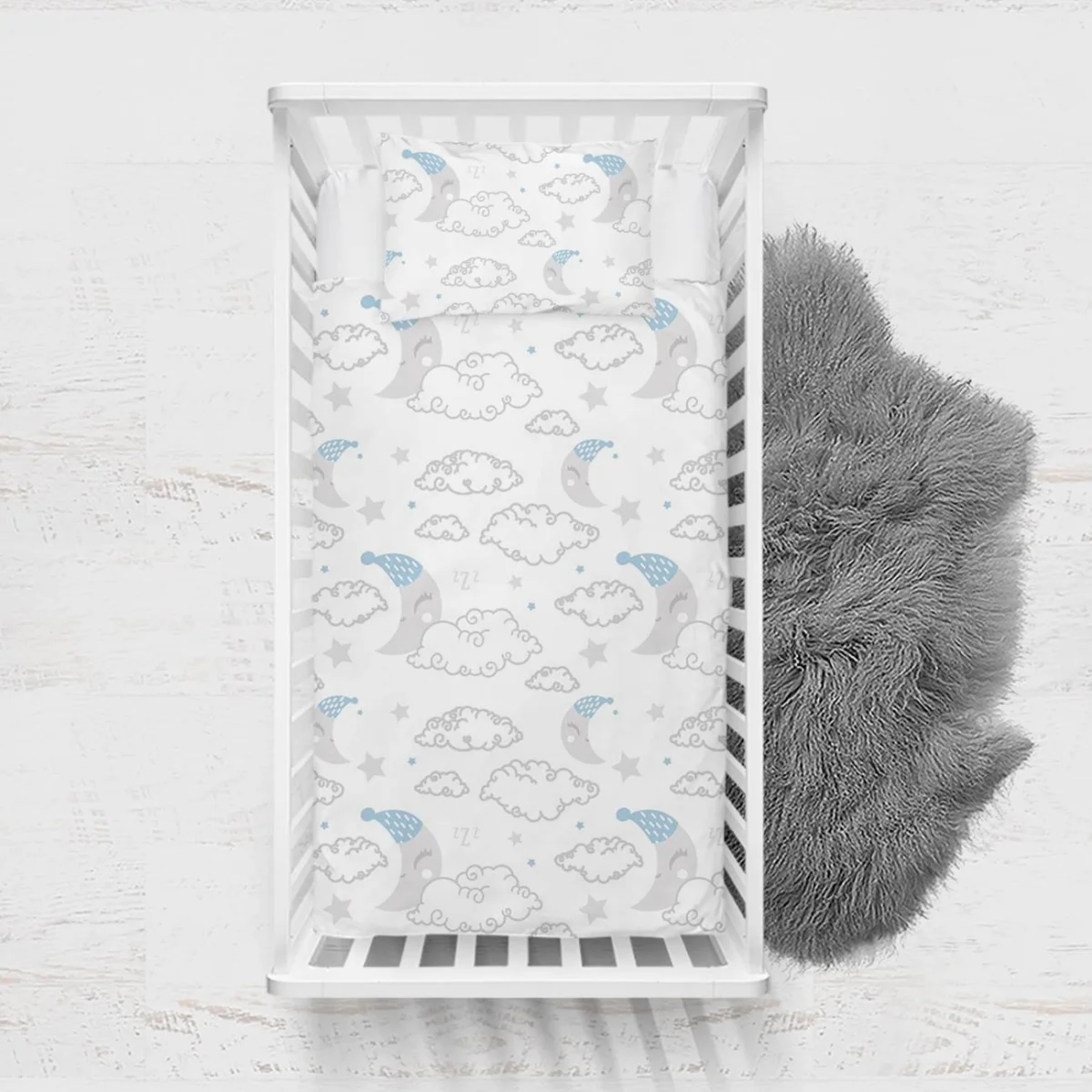 Uyku Temalı Ay ve Bulutlar Yatak Örtüsü ve Pike | Beyaz uyuyan ay, bulutlar Desenli