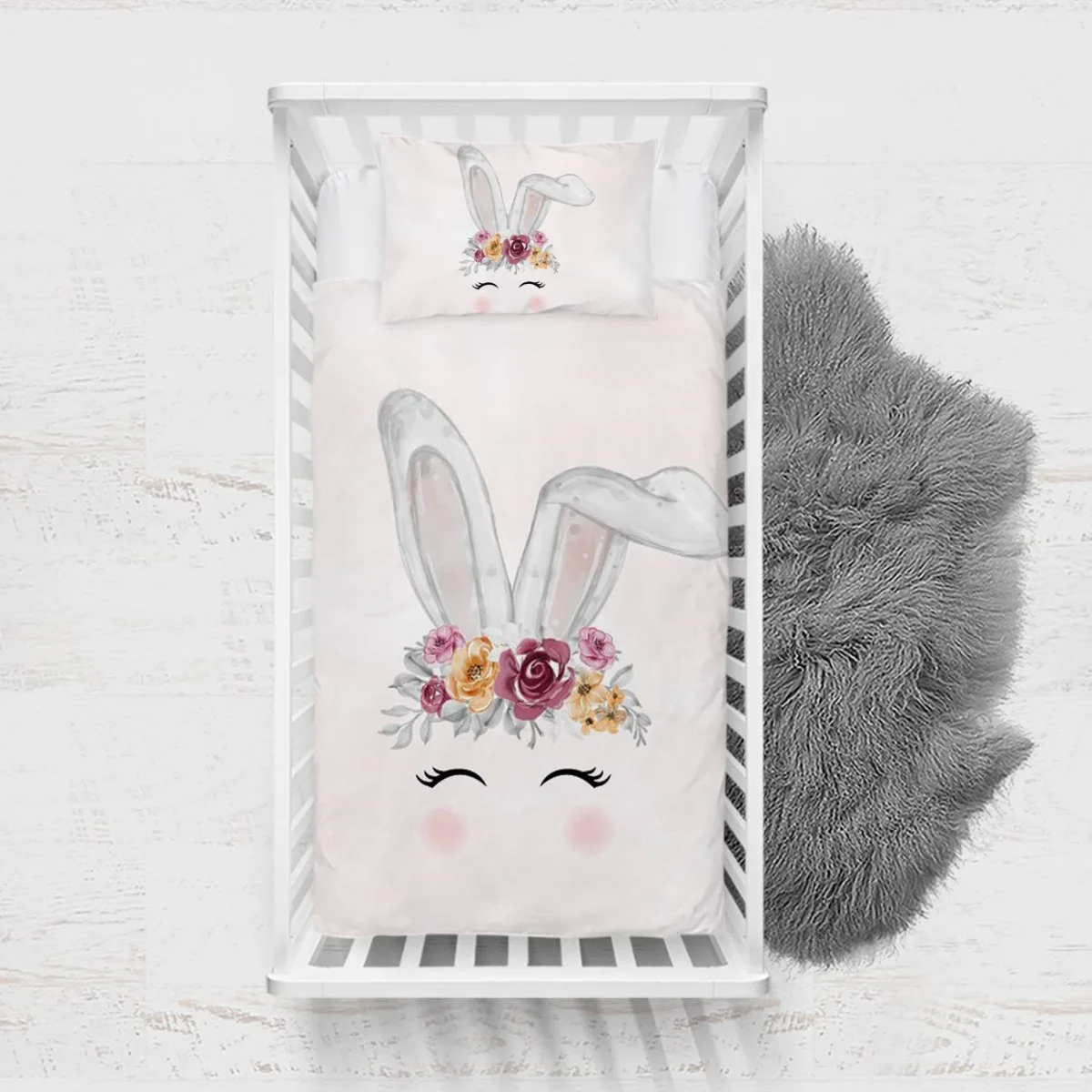 Tavşan Yatak Örtüsü ve Pike | Açık Pembe Çiçekli taç, kapalı gözler Desenli