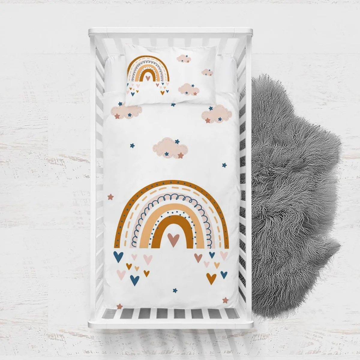 Gökkuşağı Yatak Örtüsü ve Pike | Beyaz gökkuşağı, bulutlar Desenli