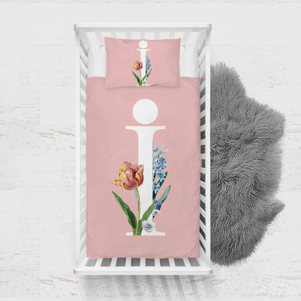 Çiçekli Harf Yatak Örtüsü ve Pike | Pembe lale, sümbül ve çeşitli çiçekler Desenli