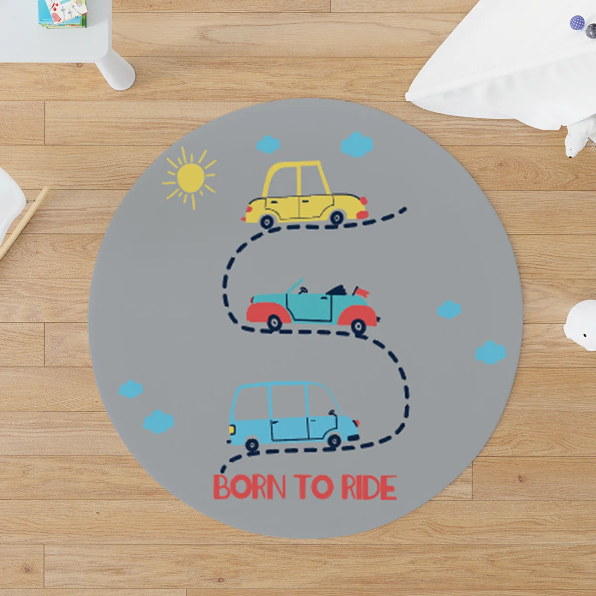 Arabalar Yuvarlak Halı | Gri güneş, bulutlar Desenli