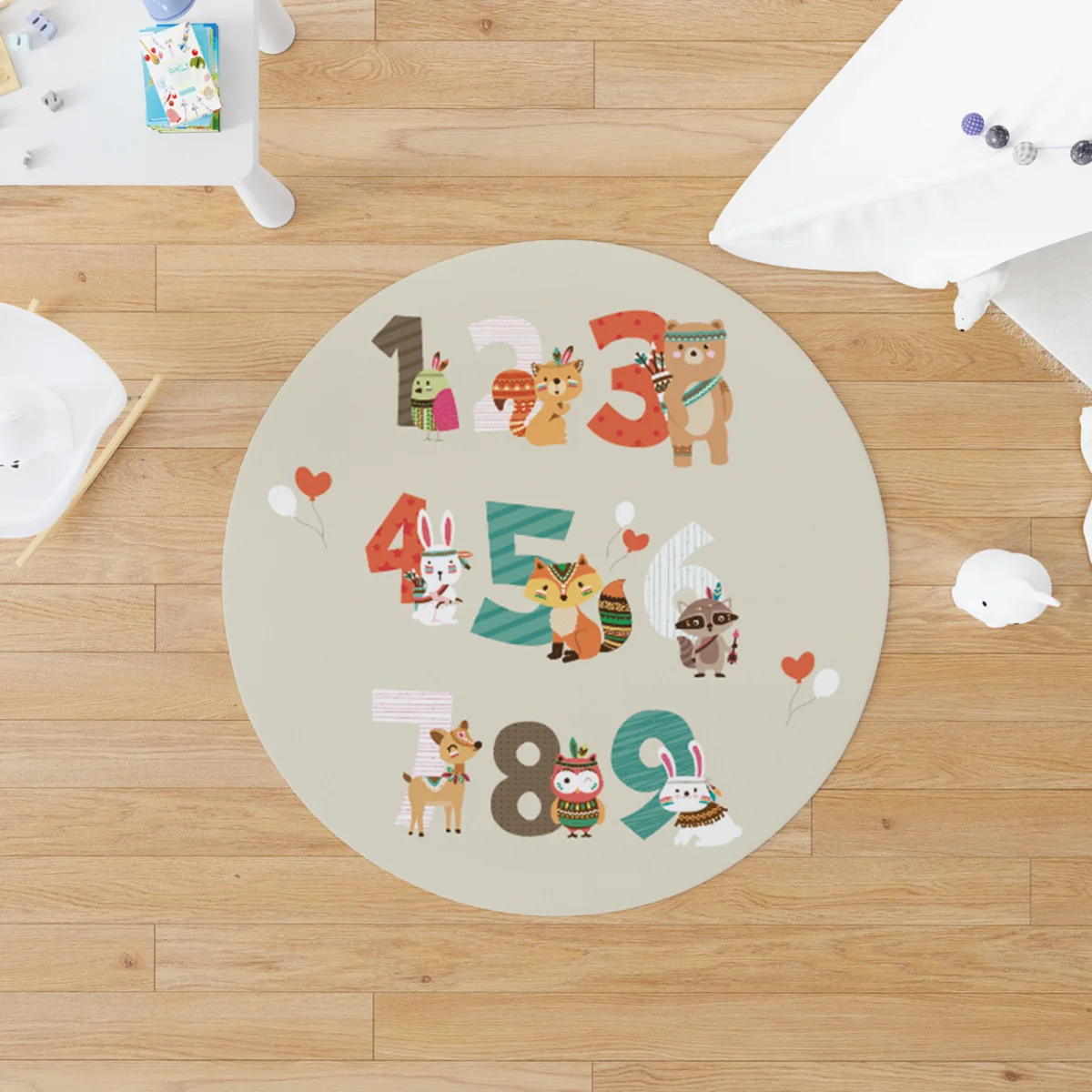 Kızılderili temalı orman hayvanları Yuvarlak Halı | Beyaz Oklar, tüyler Desenli