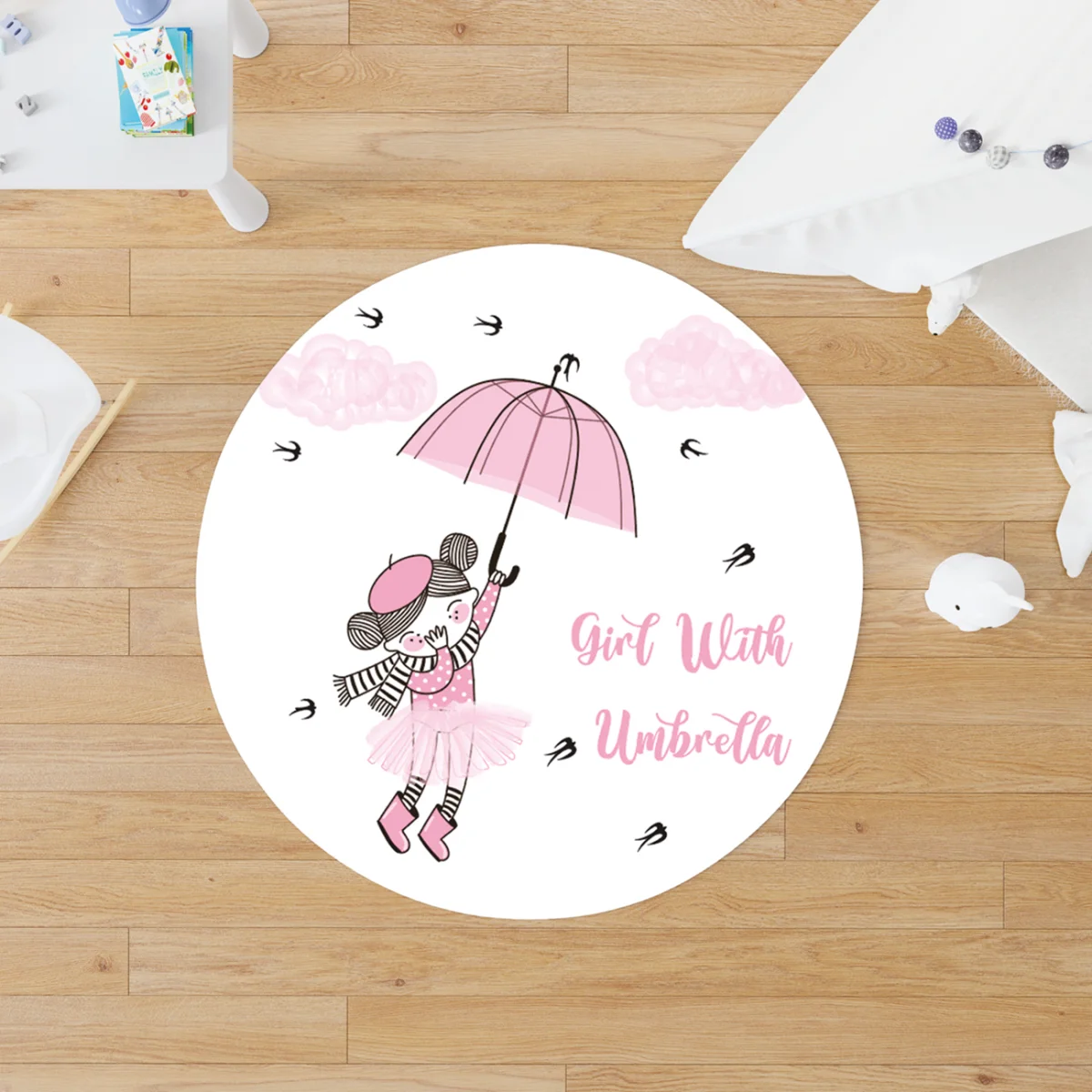 Şemsiyeli Kız Yuvarlak Halı | Beyaz pembe bulutlar, uçan kuşlar Desenli