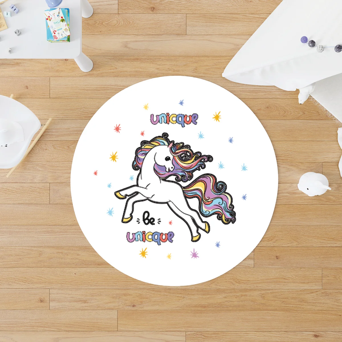 Unicorn Yuvarlak Halı | Beyaz yıldızlar, gökkuşağı Desenli