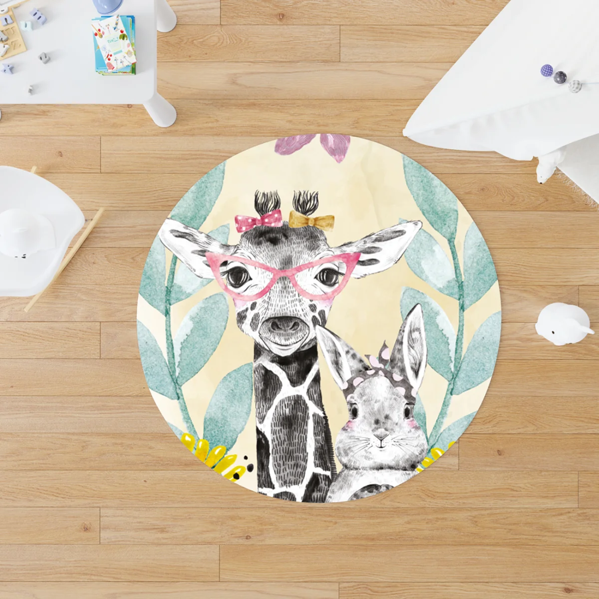 Orman Hayvanları Yuvarlak Halı | Bej Pembe çiçekler, yeşil yapraklar Desenli