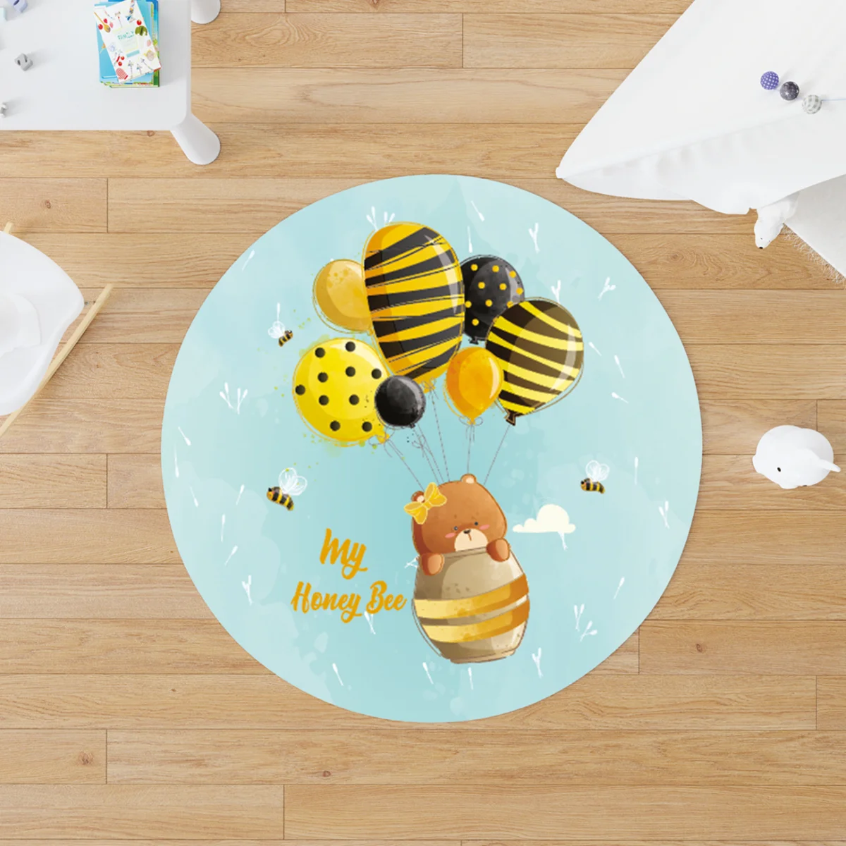 Bal Arısı ve Ayıcık Yuvarlak Halı | Açık Mavi balon, bulut Desenli