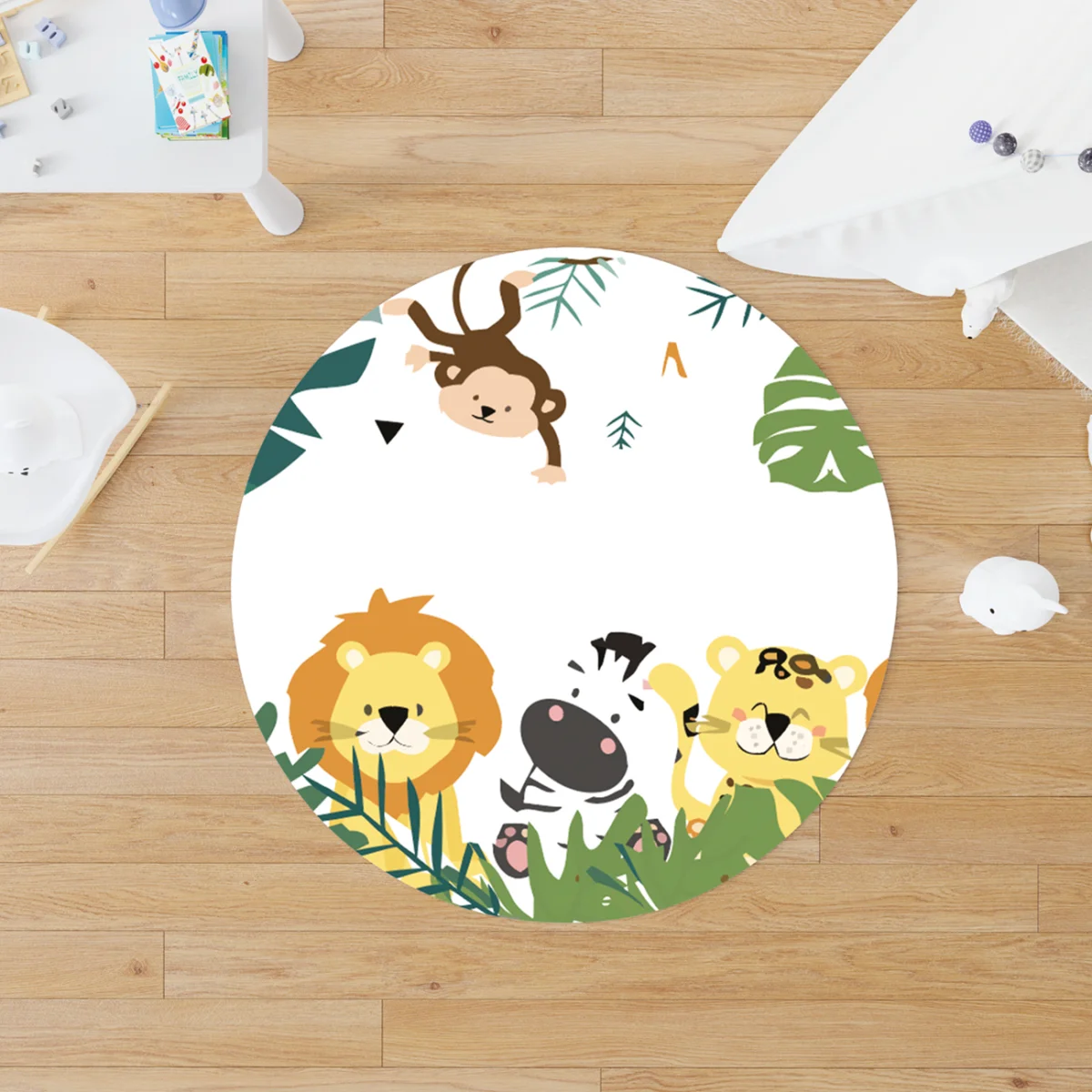 Orman Hayvanları Yuvarlak Halı | Beyaz Yapraklar, üçgenler Desenli