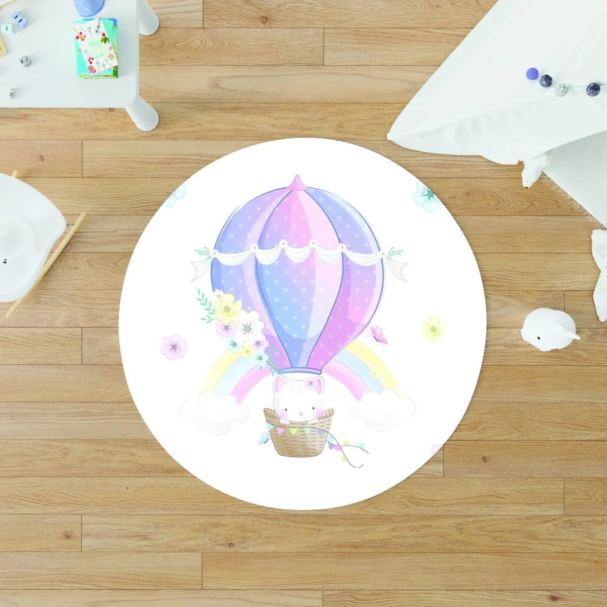 Sıcak Hava Balonu ve Kedi Yuvarlak Halı | Beyaz gökkuşağı, bulutlar Desenli
