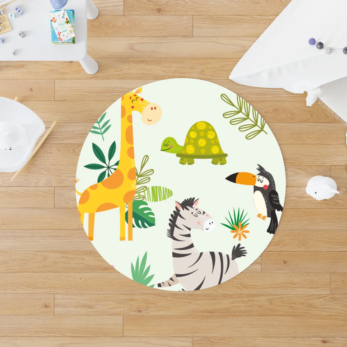 Zürafa, Orman Hayvanları Yuvarlak Halı | Açık Yeşil tropikal yapraklar, çiçekler Desenli