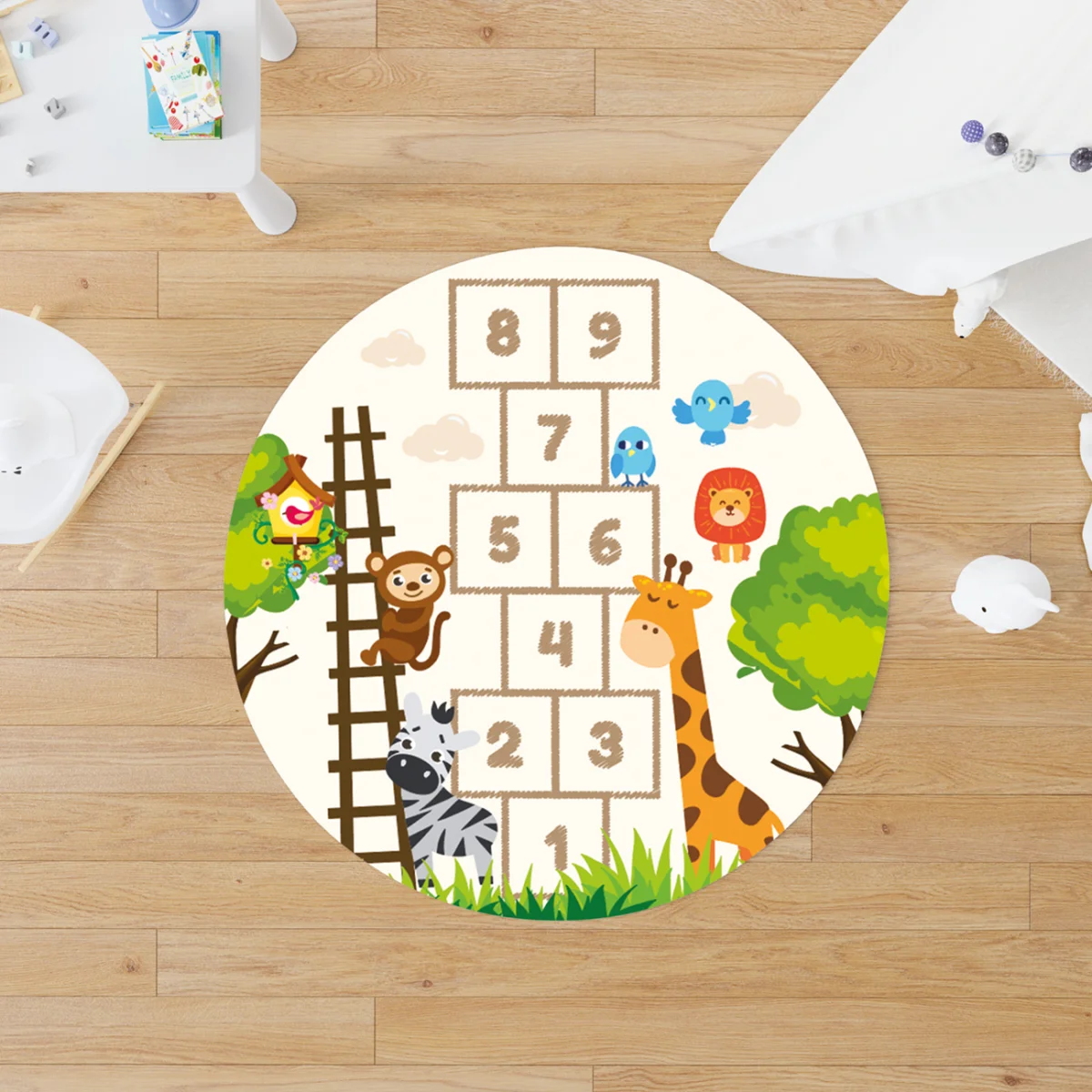 Orman Hayvanları Yuvarlak Halı | Beyaz Yapraklar, kuşlar Desenli