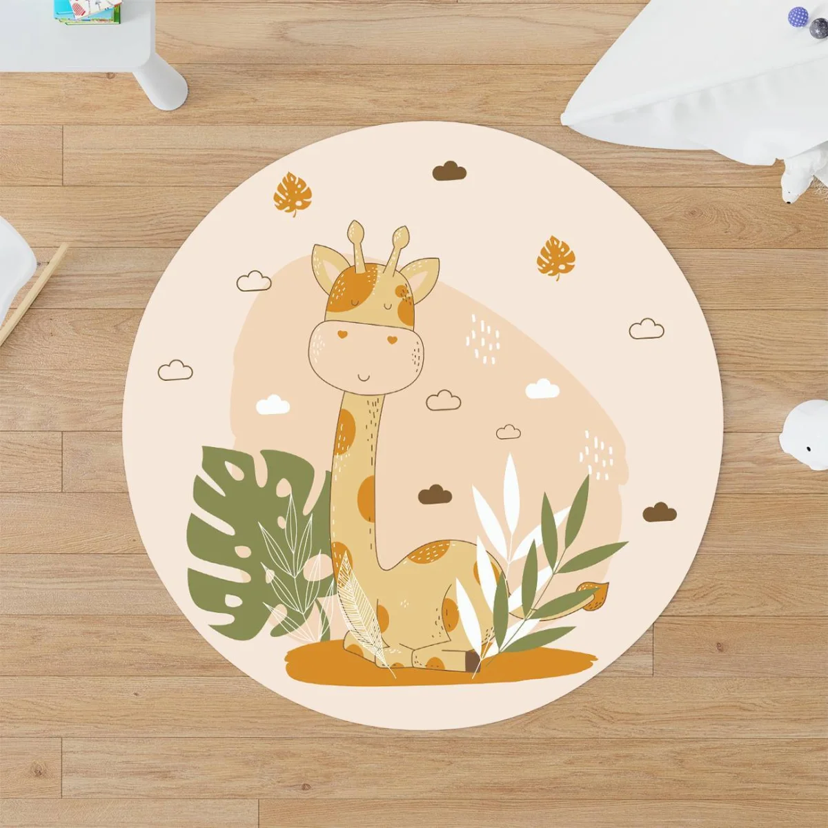 Orman Hayvanları Yuvarlak Halı | Bej tropikal yapraklar, bulutlar ve sevimli noktalar Desenli