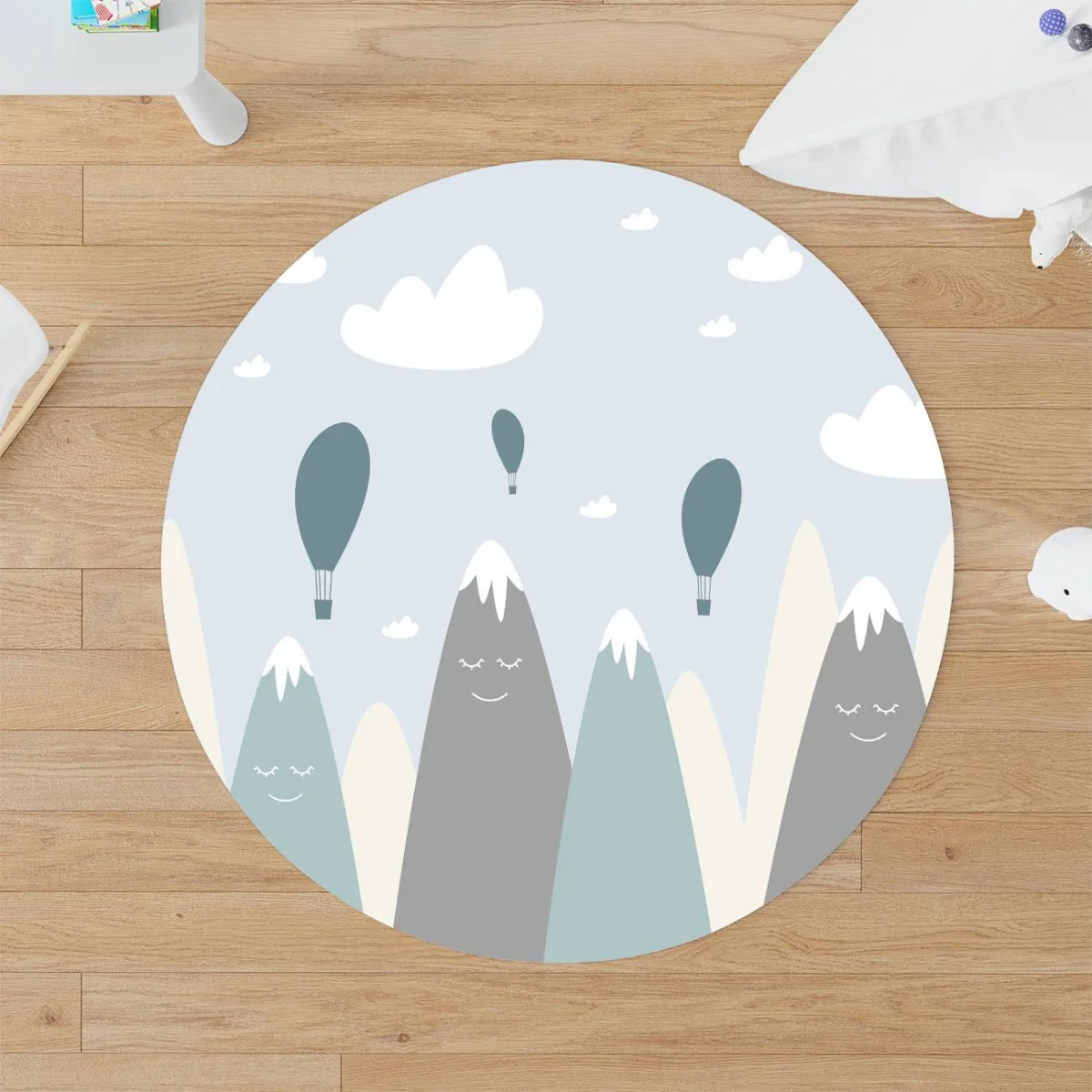 Dağlar, Balonlar Yuvarlak Halı | Mavi Bulutlar, Gülen Yüzler Desenli