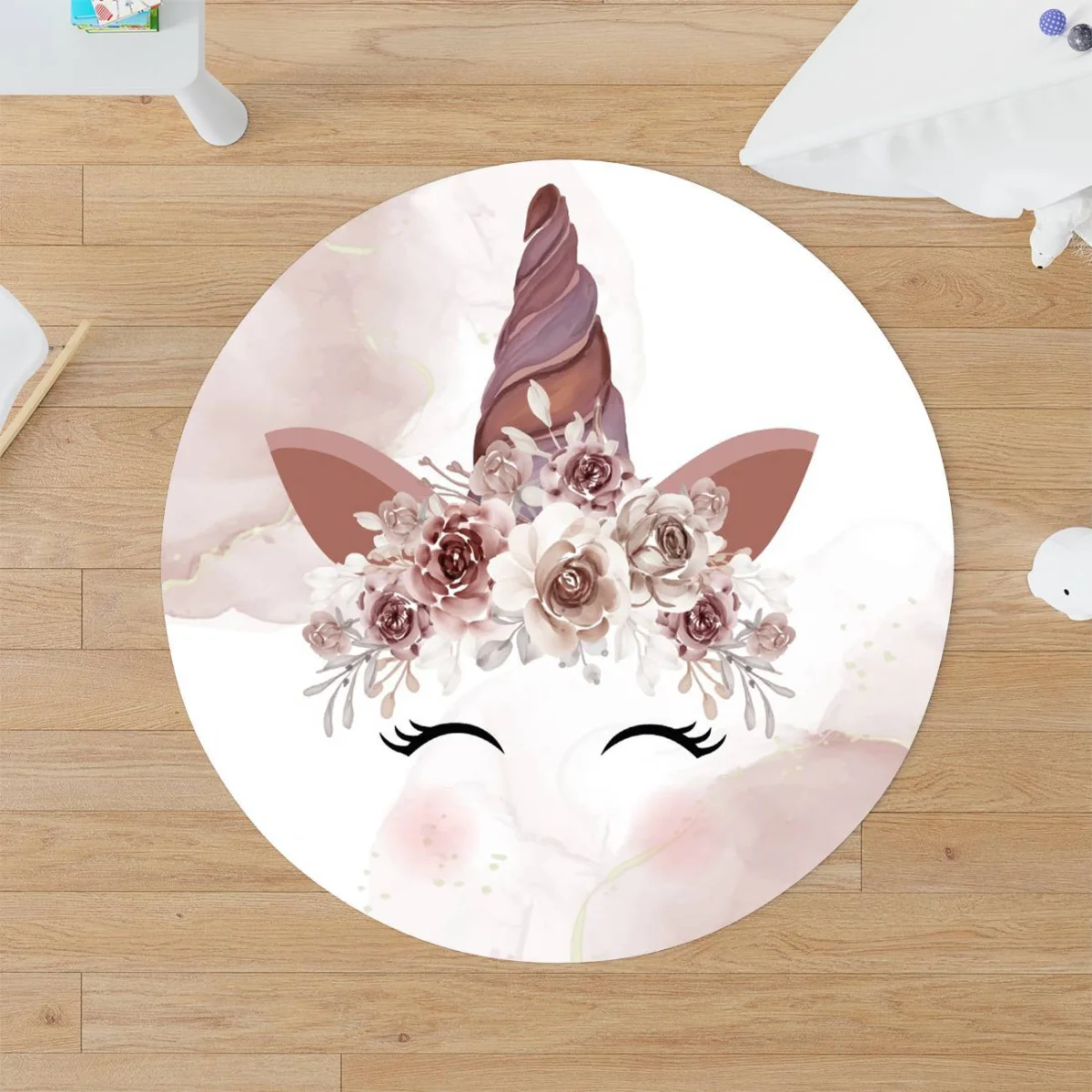 Unicorn Yuvarlak Halı | Beyaz çiçekli taç, kapalı gözler Desenli